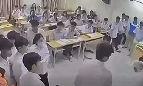 Hà Nội: Bắt giữ khẩn cấp nam sinh đánh cô giáo giữa lớp