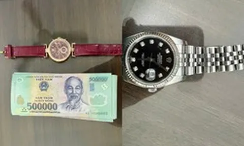 Ai là chủ nhân của 2 chiếc đồng hồ hàng hiệu Rolex, Swarovski cùng tập tiền 500.000 đồng liên hệ ngay số điện thoại 0986.616.161