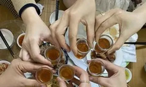Đề xuất bỏ giấy phép kinh doanh rượu: Có kiểm soát được rượu bán ở tiệm tạp hóa, quán nhậu?