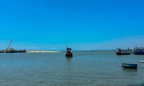 Chìm tàu cá, 4 người mất tích