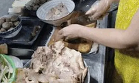 Bún bò Gia Hội ở Chương Dương và miếng chả Huế độc quyền