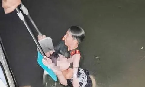 Cô gái 19 tuổi bất ngờ bỏ lại túi xách nhảy xuống nước, đại úy công an lao xuống cứu