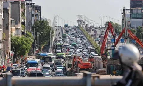 Hà Nội có 62 vị trí rào chắn thi công, CSGT khuyến cáo chọn lộ trình phù hợp