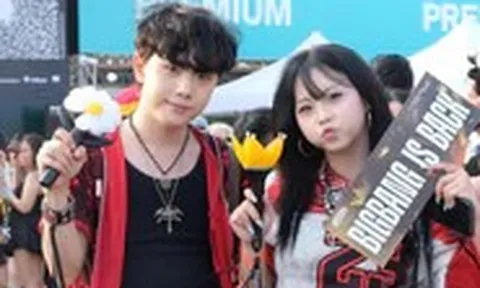 Mặc đu theo BigBang, sân Mỹ Đình thành sàn diễn thời trang khổng lồ