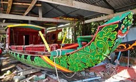 Ghe ngo của người Khmer làm từ vật liệu gì mà dài 30m, chở đến 72 vận động viên?