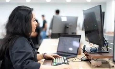 Đọc nhanh 26-10: Giá dầu kéo Dow Jones giảm 653 điểm