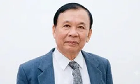 Kính tiễn thầy Nguyễn Lộc: Vẫn nghe tiếng thầy giảng Kiều trong vườn nắng