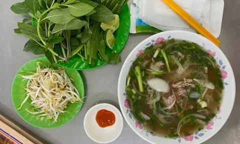 Khách ngoại chỉ nơi có tô phở 'ngon khó cưỡng' ở TP.HCM