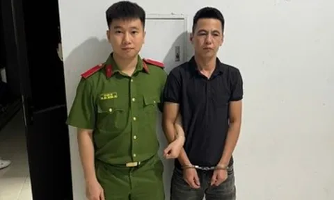 Phụ xe cầm gậy bóng chày đánh gãy tay tài xế ô tô