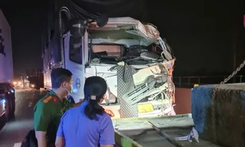 Tai nạn liên hoàn giữa 5 ô tô trên cao tốc TPHCM - Trung Lương, 1 tài xế bị gãy chân