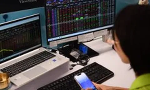 Đọc nhanh 28-10: Cổ phiếu chip kéo Nasdaq tăng 1,18%, lợi nhuận Sacombank giảm hơn 50%