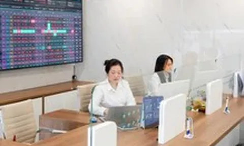 Đọc nhanh 29-10: Phố Wall đi lên khi Fed giữ nguyên lãi suất, Thế Giới Di Động lập kỷ lục mới