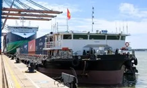 Hãng tàu CMA CGM đưa sà lan điện đầu tiên vào vận tải container tại Việt Nam
