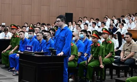 Bố Mr Pips khai lý do đưa 100.000 USD cho cựu cán bộ công an