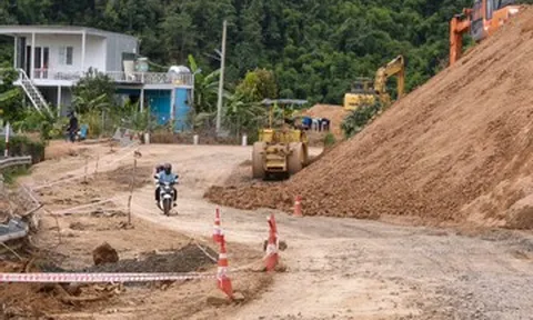 Cấm phương tiện qua đoạn sạt lở trên quốc lộ 28