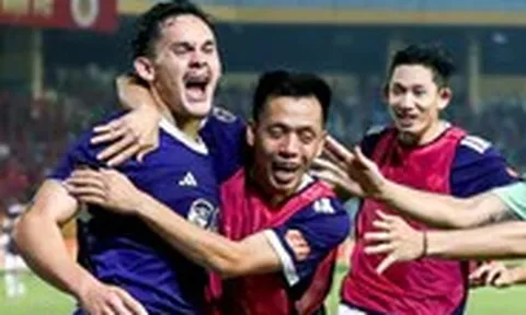 Thắng Ninh Bình phút bù giờ, Văn Quyết khẳng định CLB Hà Nội rất đoàn kết