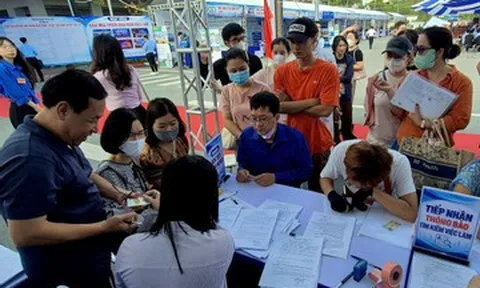 Rời vị trí quản lý lương nghìn USD, người đàn ông 43 tuổi tìm việc mới 'gần nhà'