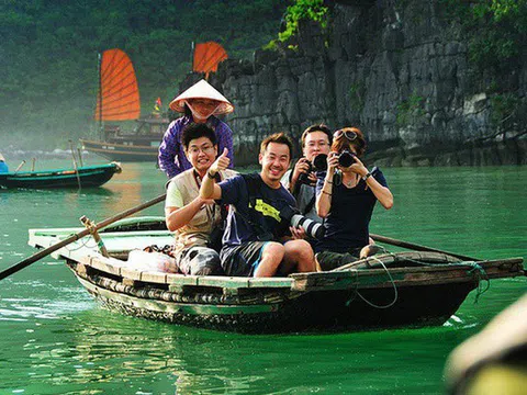 'Việt Nam không nên đợi hết dịch mới đón khách quốc tế'