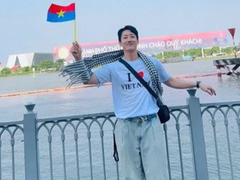 Khách Hàn Quốc nói điều gây bất ngờ sau khi dậy 4h sáng để xem duyệt binh