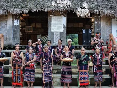 Phát triển du lịch sinh thái dựa vào cộng đồng: Động lực, Nhận thức và Chiến lược phát triển bền vững