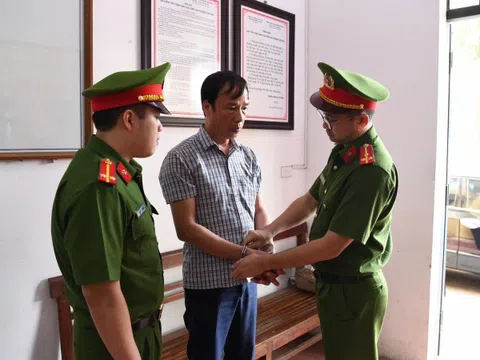 Bắt khẩn cấp, khám xét nơi ở, nơi làm việc của Chủ tịch xã Văn Mạnh Thắng