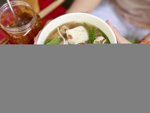 Bún mắm 130.000 đồng ở TP.HCM đông đột biến dù gây tranh cãi