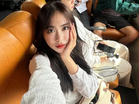 Cô gái Lào đi tàu "quý tộc" ở Việt Nam, bất ngờ với ghế xoay 180 độ