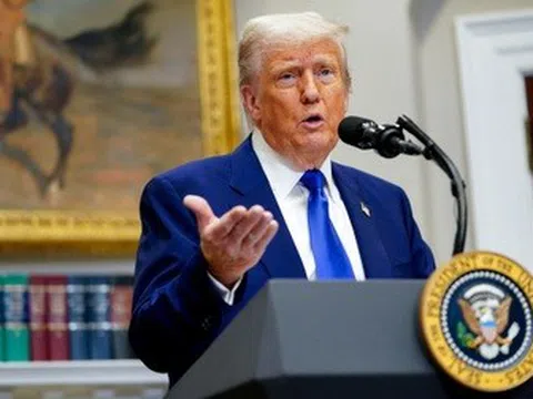Ông Trump dừng đàm phán, gửi thư thông báo thuế cho các nước