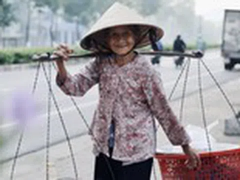 Trưởng thôn làng Nủ, ngoại Sáu bán bánh mì là tấm gương bình dị mà cao quý