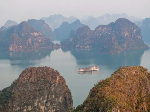 Ra mắt du thuyền Indochine Grand - Tinh hoa giữa vịnh Hạ Long