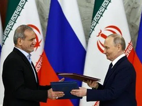 Nga - Iran tăng cường quan hệ, đồng lòng đối phó sức ép từ phương Tây