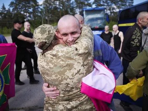 Nga - Ukraine bắt đầu trao đổi tù binh quy mô lớn