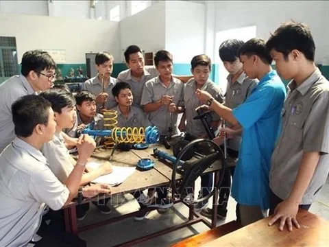 Phát triển nguồn nhân lực chất lượng cao hướng đến xây dựng thương hiệu bền vững cho các cơ sở giáo dục nghề nghiệp tại Việt Nam