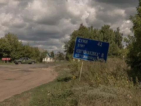 Nga dồn 50.000 quân tinh nhuệ sát biên giới, Ukraine hối hả sơ tán dân