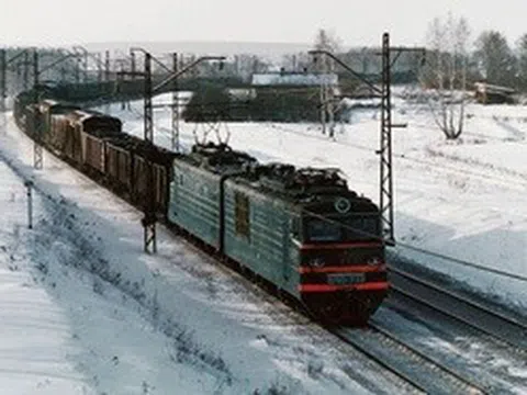 Ukraine nói tàu quân sự Nga phát nổ trên đường đến Crimea