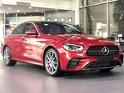 Tin tức giá xe: Mercedes-Benz E-Class giảm tới gần 680 triệu, giá thực tế chỉ ngang Camry ra biển