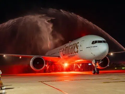Máy bay Boeing 777 của Emirates đưa khách từ Dubai đến Đà Nẵng