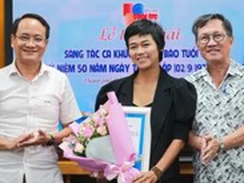 Trao giải cho các nhạc sĩ sáng tác ca khúc về báo Tuổi Trẻ