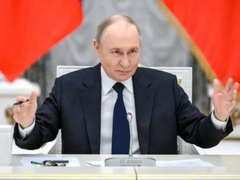 Cảnh báo cứng rắn của ông Putin khi lãnh thổ Nga bị tấn công dồn dập