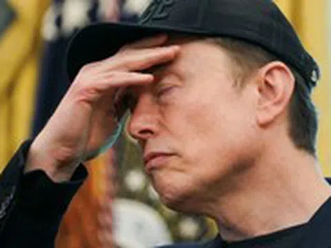 Ông Musk mất hơn 150 tỉ USD một ngày sau khi đấu khẩu với ông Trump