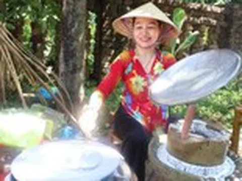 Về Điện Bàn dự festival, du khách được tự tay làm và ăn mỳ Quảng chính hiệu thỏa thích