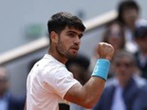 Sinner - Alcaraz (ván 4) 5-3: Alcaraz mất break