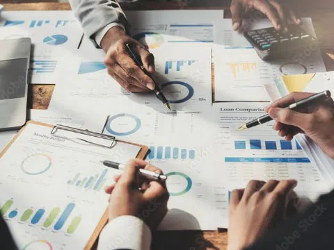 Vận dụng mô hình SGMM trong nghiên cứu tác động quản trị lợi nhuận đến hiệu quả tài chính