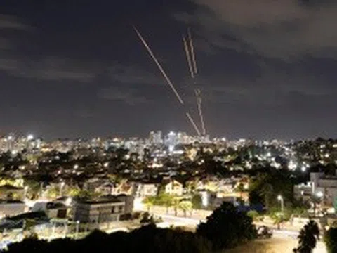Iran dọa đáp trả không giới hạn, Mỹ tuyên bố bảo vệ Israel