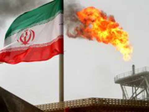 Israel tấn công Iran: Giá dầu, giá vàng được dự báo tăng, chứng khoán Việt thế nào?