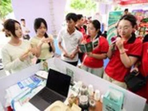 Đến Lễ hội không tiền mặt để thưởng thức cà phê yến, nghe tư vấn sử dụng điện