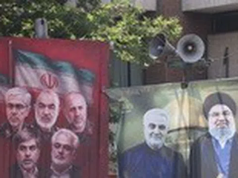 Iran tưởng niệm các tướng thiệt mạng vì Israel bằng áp phích trên đường phố