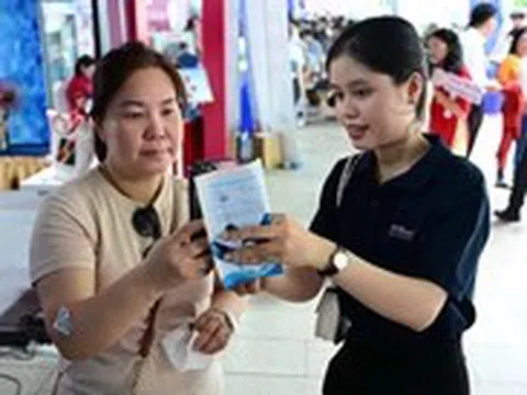 Ngân hàng đón hàng nghìn lượt khách mở tài khoản trong Lễ hội không tiền mặt