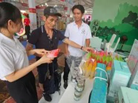 Từ Úc về ghé trải nghiệm Lễ hội không tiền mặt, chọn mua Yến Đảo Cần Giờ để tặng người thân