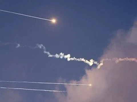 Iran dùng chiến thuật mới khiến phòng không Israel “quân ta đánh quân mình”